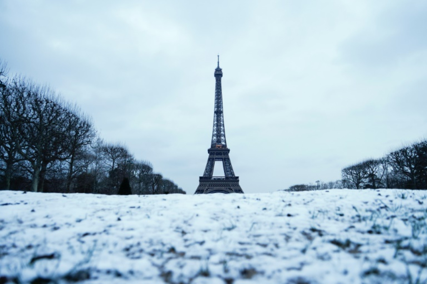 Le Champ de Mars sous la neige à Paris, le 9 janvier 2024 © Ludovic MARIN