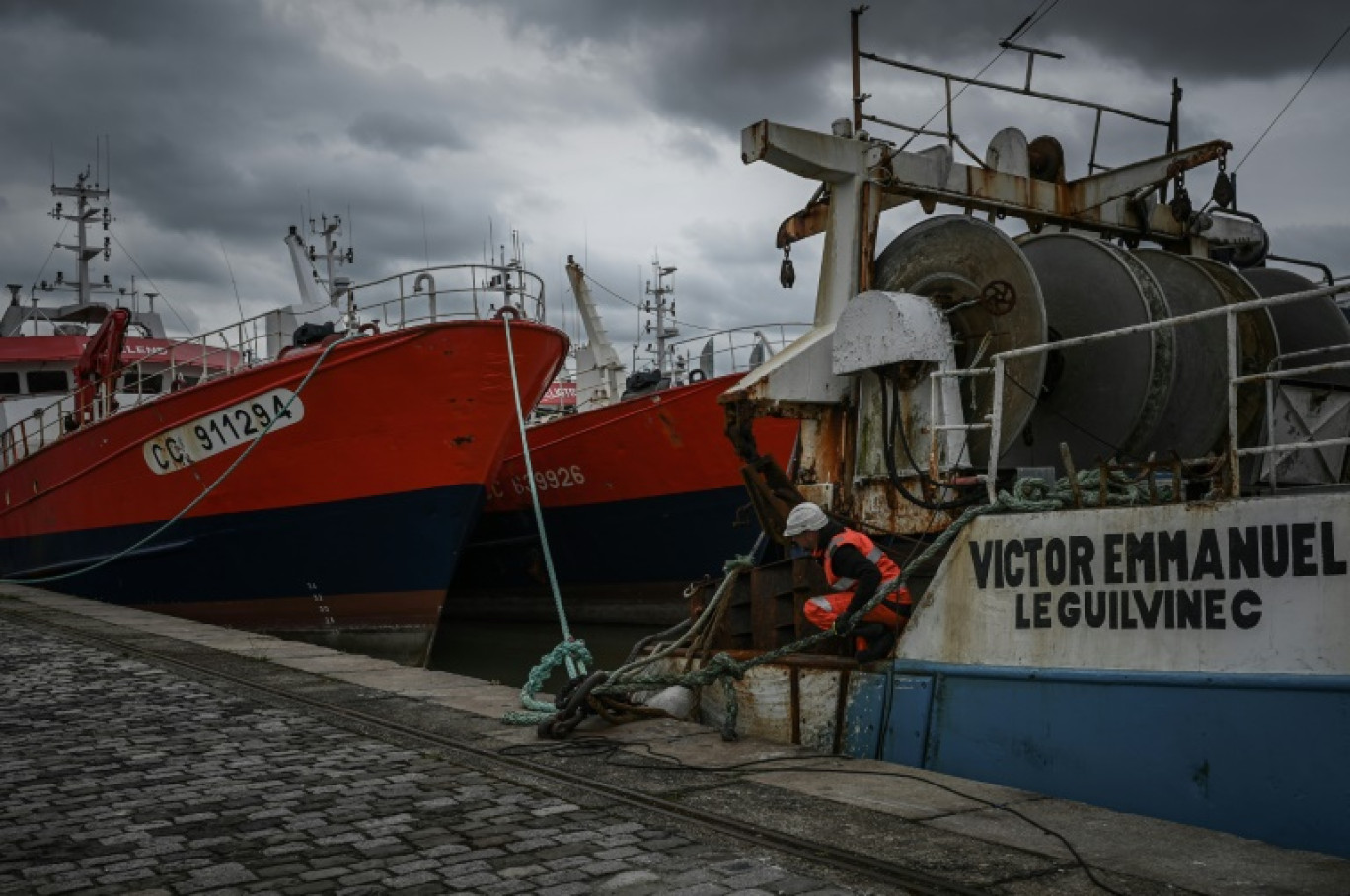 Des bateaux de pêche destinés à être démantelés, à Bordeaux, le 24 avril 2023 © Philippe LOPEZ