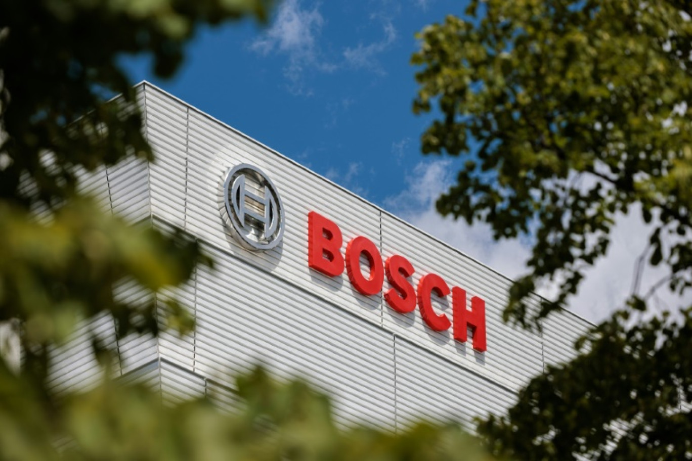 Bosch veut supprimer environ 1.200 emplois dans sa division de systèmes électroniques embarqués, dans un contexte de transition délicate vers la mobilité électrique pour ce secteur clé de l'industrie allemande © JENS SCHLUETER