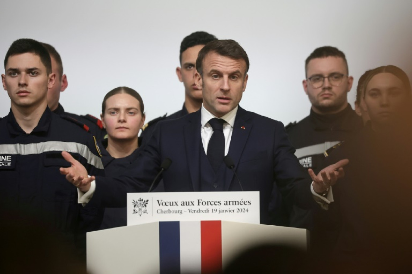 Le président Emmanuel lors de ses voeux aux forces armées à la base navale de Cherbourg, le 19 janvier 2024 © Christophe PETIT TESSON