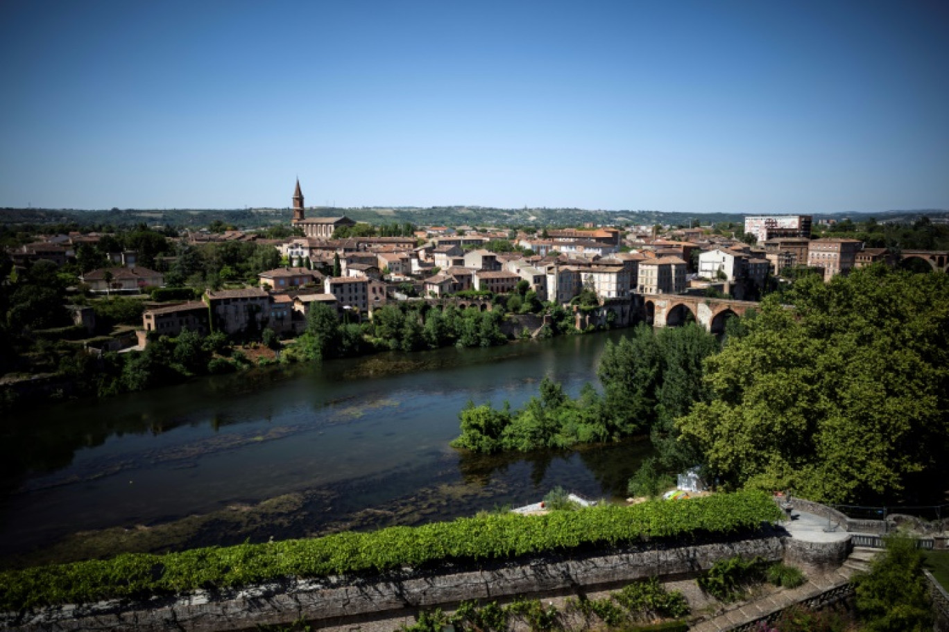 Vue générale d'Albi, au bord du Tarn, le 18 juillet 2022 © Lionel BONAVENTURE