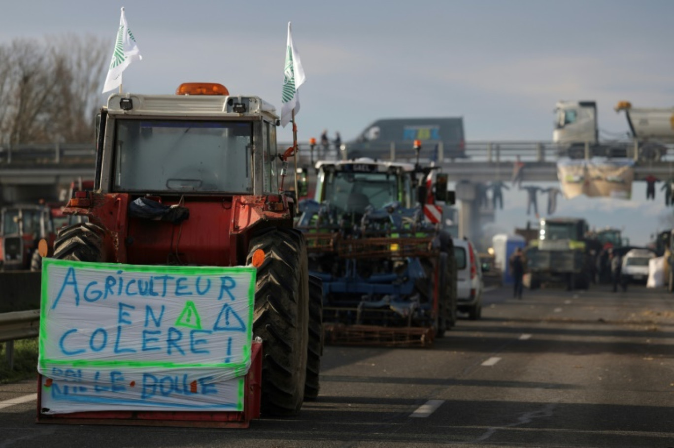 Manifestation d'agriculteurs sur l'A62, près d'Agen, dans le Lot-et-Garonne, le 23 janvier 2024 © Christophe ARCHAMBAULT