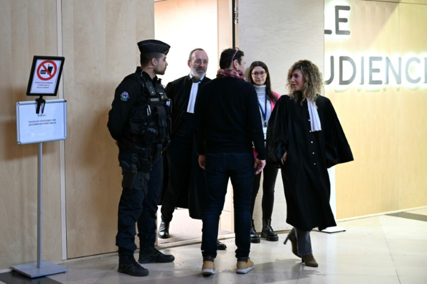 L'entrée de la salle d'audience à l'ouverture du procès des attentats de Trèbes et Carcassonne, le 22 janvier 2024 à Paris © Bertrand GUAY