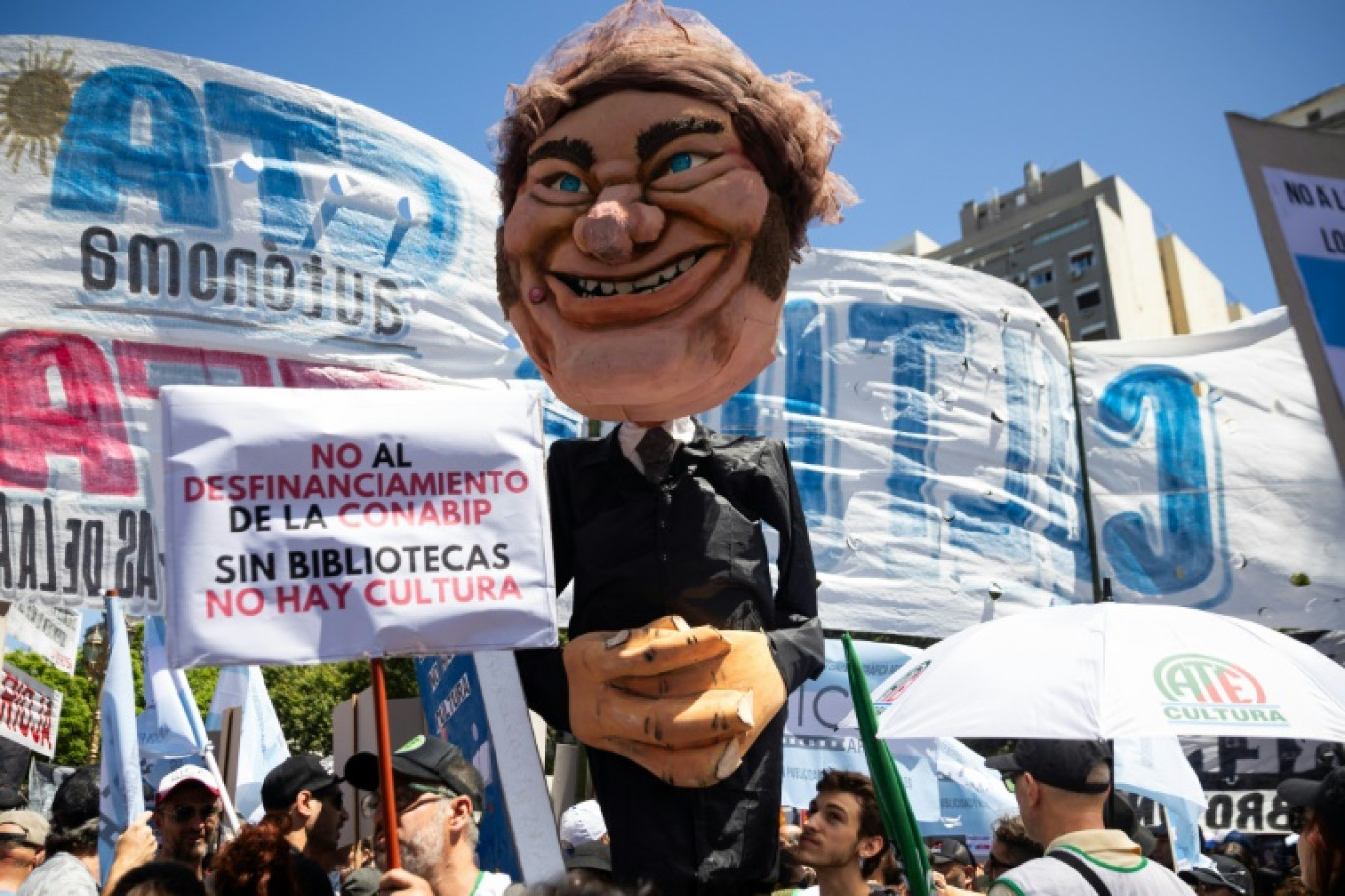 Manifestation à Buenos Aires lors d'une grève générale contre la politique du président argentin ultra-libéral Javier Milei, le 24 janvier 2024 © TOMAS CUESTA