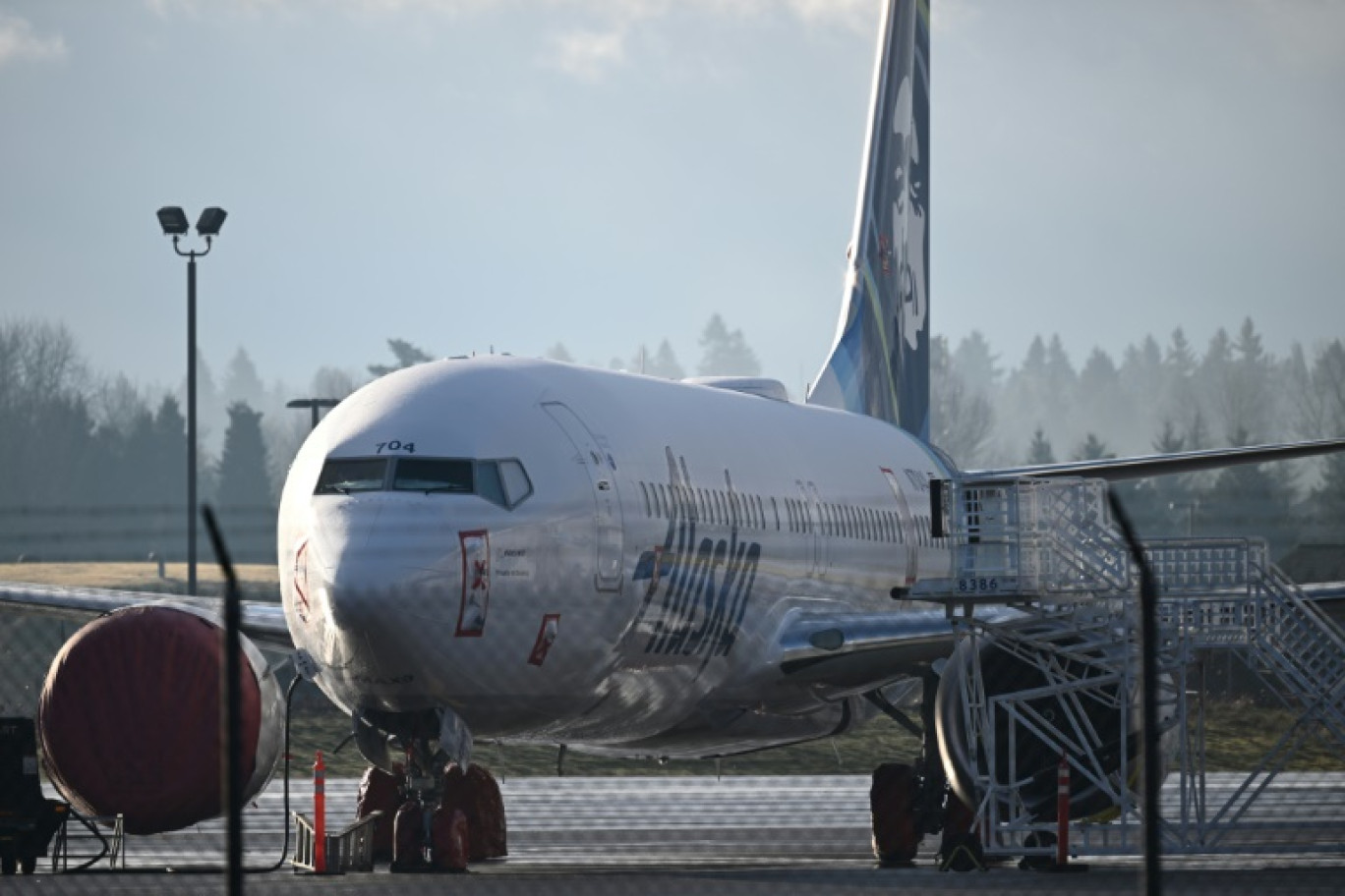 Le Boeing 737 MAX 9 d'Alaska Airlines impliqué dans l'incident du 5 janvier, à l'aéroport international de Portland, le 23 janvier 2024 © Patrick T. Fallon