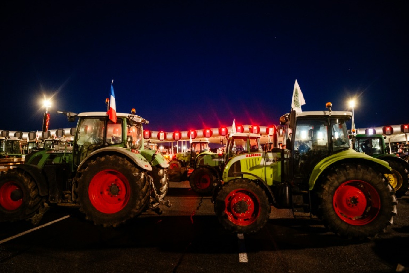 Le président de la FNSEA, Arnaud Rousseau, sur l'autoroute A16, près de Beauvais (Oise), le 28 janvier 2024 © JULIEN DE ROSA