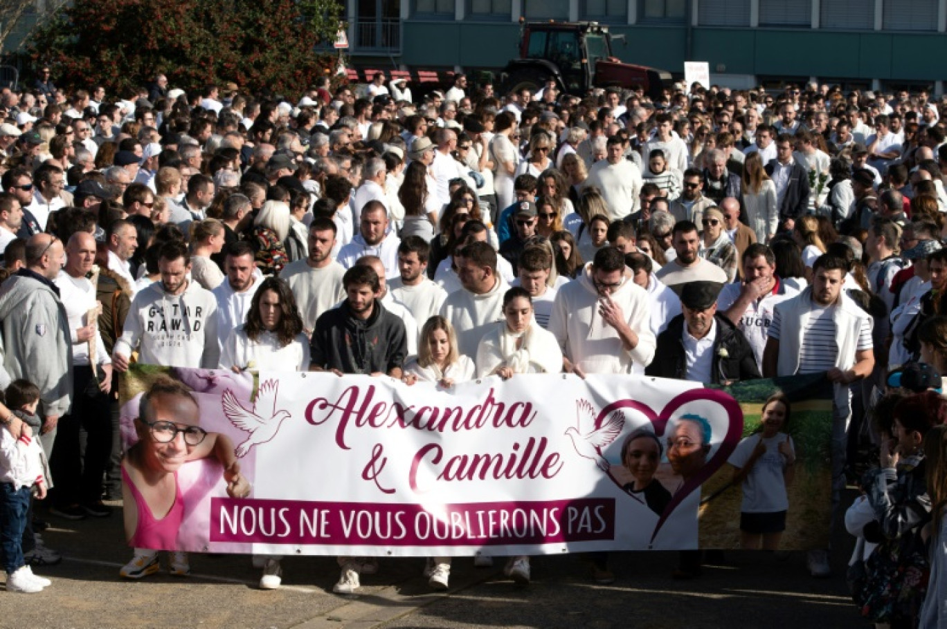 Marche blanche en hommage à l'agricultrice et à sa fille accidentellement décédées sur un barrage d'agriculteurs, le 27 janvier 2024 à Pamiers dans l'Ariège © Matthieu RONDEL