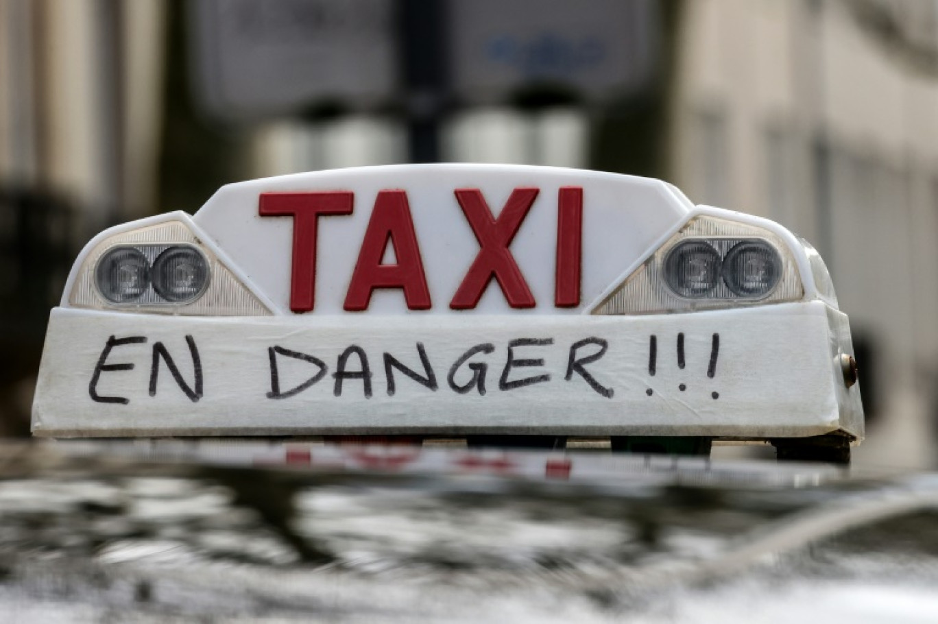 Manifestation de taxis le 29 janvier 2024 sur l'A50 à Marseille pour obtenir de l'Assurance maladie une renégociation du transport de patients © NICOLAS TUCAT