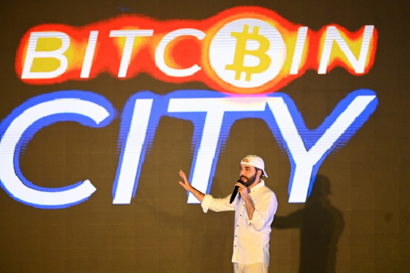 Le président Nayib Bukele à "la conférence sur le bitcoin en Amérique latine" (LaBitConf), le 20 novembre 2021 à Mizata, au Salvador © MARVIN RECINOS