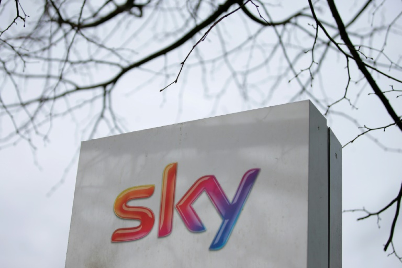 Le groupe de médias britannique Sky a annoncé son intention de supprimer 1.000 postes cette année au Royaume-Uni, alors que le basculement des services par satellite vers le numérique signifie qu'il a besoin de moins de techniciens spécialisés © Daniel LEAL