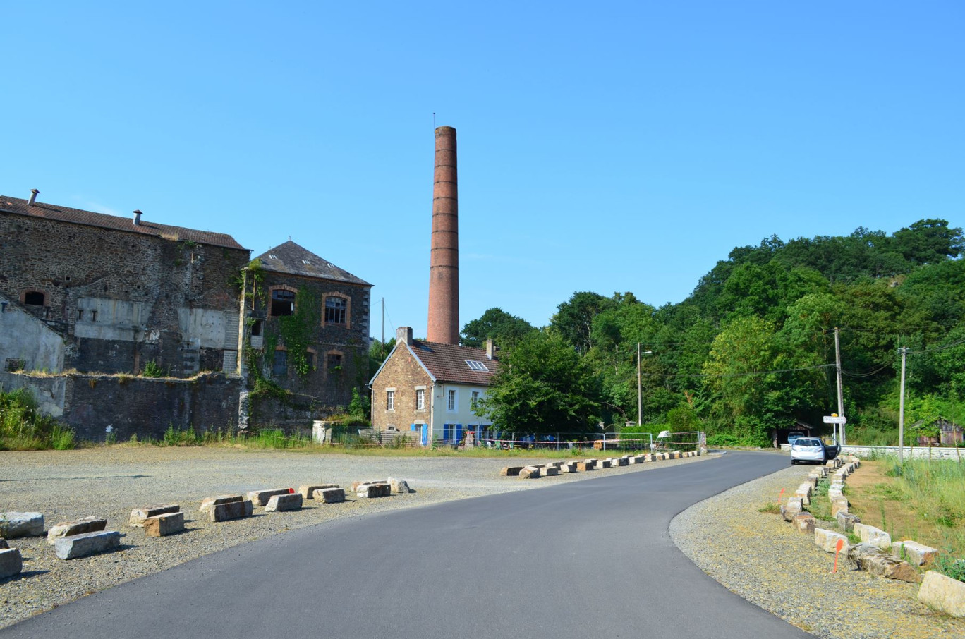 La loi Climat préconise de «favoriser le renouvellement urbain, en commençant par un inventaire des zones d’activité économique et des friches». © david-bgn