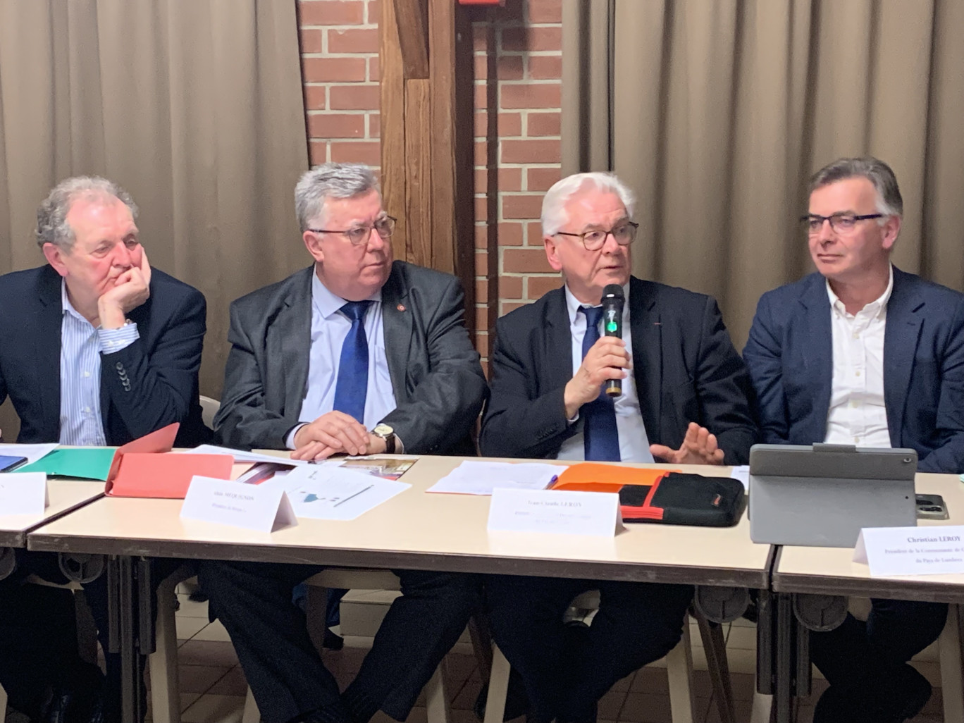 Philippe Caron, conseiller régional, Alain Mequignon, président du SmageAa, Jean-Claude Leroy, président du département et Christian Leroy, président de la CPPl. © CCPL