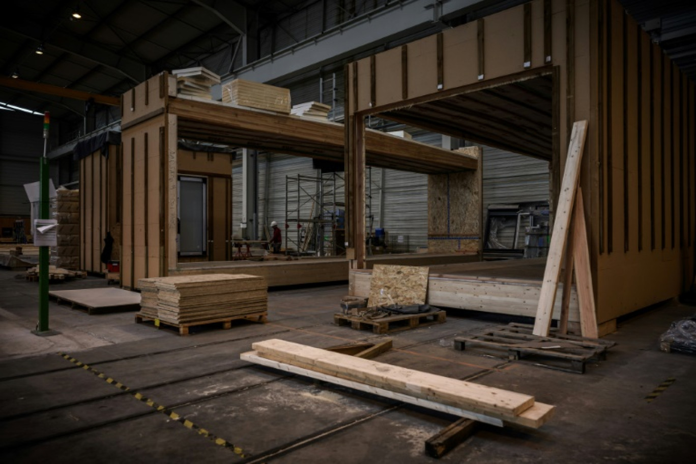 Dans un atelier de construction de maisons modulaires, à Langon (Gironde), le 23 janvier 2024 © Philippe LOPEZ