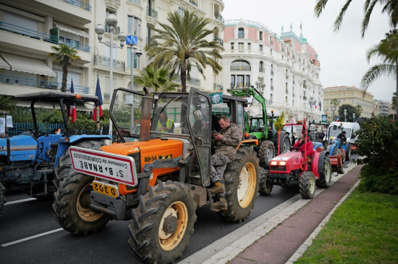 Manifestation d'agriculteurs sur la Promenade des Anglais à Nice le 1er février 2024 © Valery HACHE