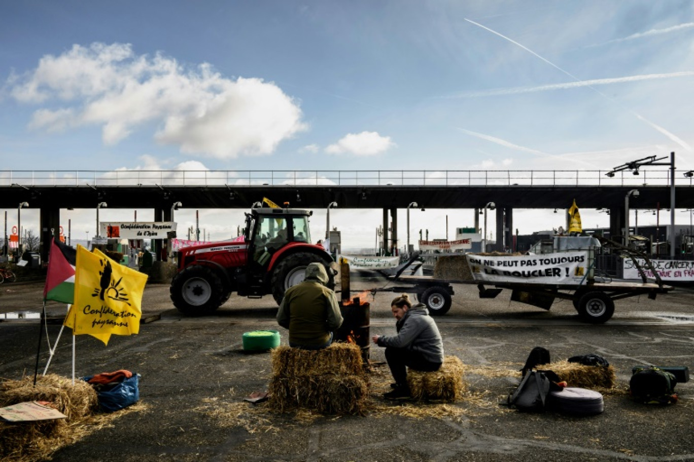 Blocage du péage de Saint-Quentin-Fallavier, en Isère, sur l'A43 par des agriculteurs le 2 février 2023 © JEFF PACHOUD