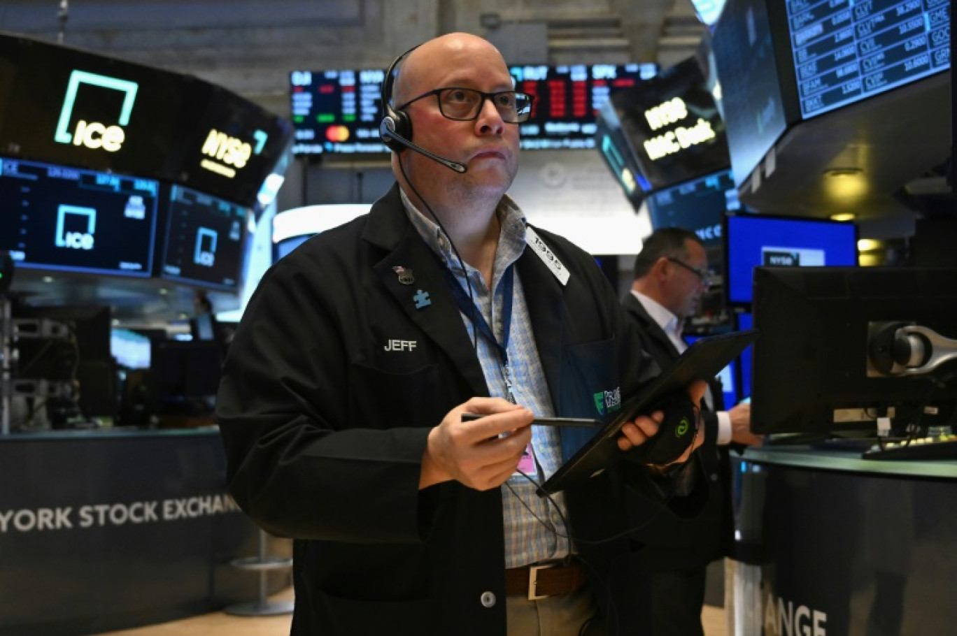 Un opérateur du New York Stock Exchange © ANGELA WEISS