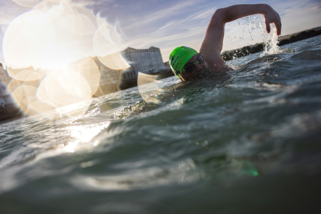 Le spécialiste de la traversée de la Manche à la nage, Stève Stievenart, surnommé "le Phoque", lors d'un entraînement, le 26 janvier 2024 à Wimereux © Sameer Al-DOUMY