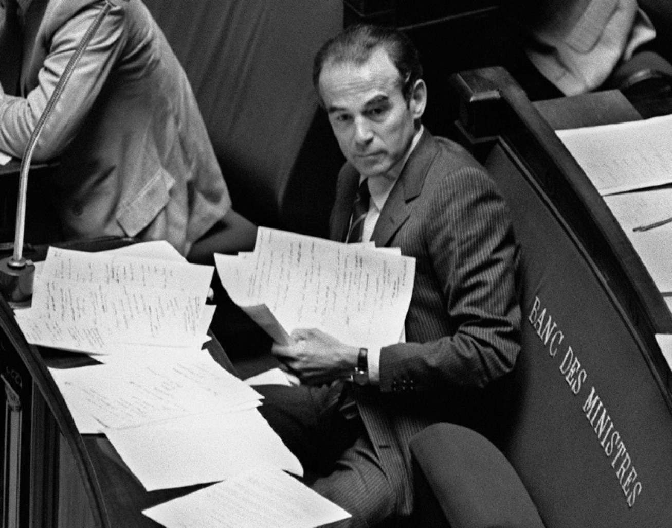 Le ministre de la Justice, Robert Badinter, à l'Assemblée nationale lors de l'examen de son projet de loi sur l'abolition de la peine de mort, le 17 septembre 1981 à Paris © DOMINIQUE FAGET