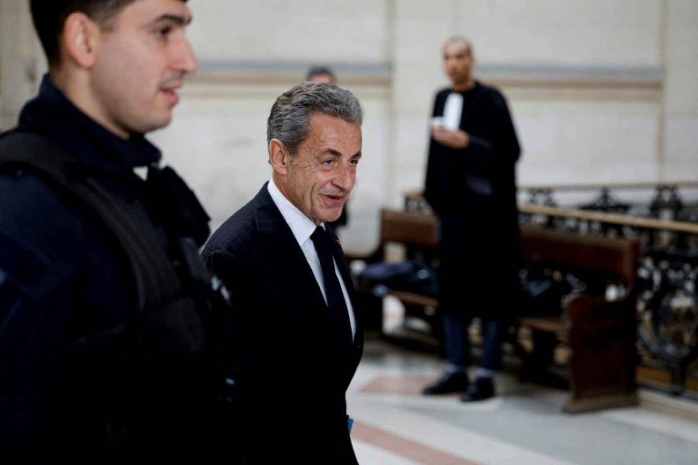 L'ancien président Nicolas Sarkozy quitte le tribunal, le 14 février 2024 © Bertrand GUAY