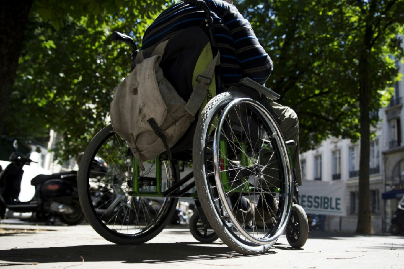 Des associations et des usagers s'inquiètent d'un éventuel recul  du remboursement des fauteuils roulants pour des raisons budgétaires © Kenzo TRIBOUILLARD