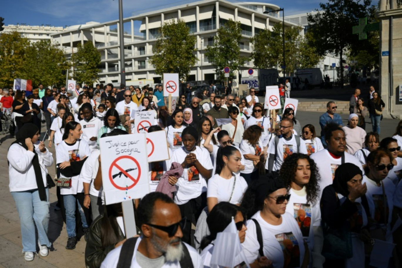 Une marche blanche à la mémoire de Socayna, une femme qui a été tuée dans les violences liées à la drogue, à Marseille, le 21 octobre 2023 © Nicolas TUCAT