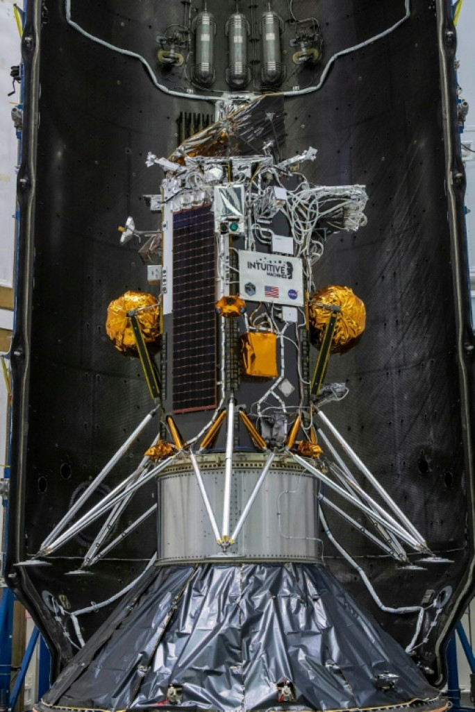 Photo diffusée par la Nasa le 7 février 2024 de l'alunisseur Nova-C dans la fusée SpaceX Falcon 9 au centre spatial Kennedy, en Floride © Handout