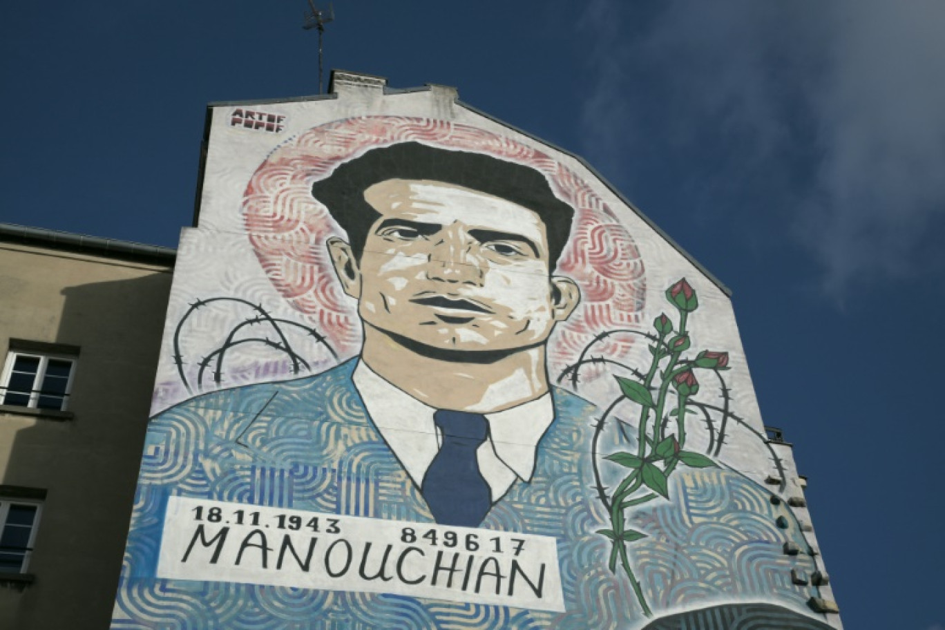 Portrait géant du Résistant Missak Manouchian (1906-1944) par l'artiste Artof Popof, dans le 20e arrondissement de Paris, le 15 novembre 2023 © MIGUEL MEDINA