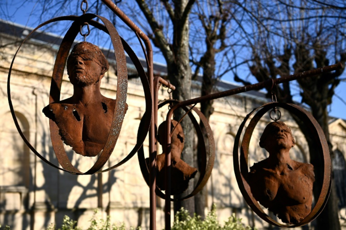 La sculpture "Fruit étrange" de Sandrine Plante, inaugurée le 2 décembre 2019 dans les jardins de l'hôtel de ville de Bordeaux, en hommage aux victimes de l'esclavage © Christophe ARCHAMBAULT