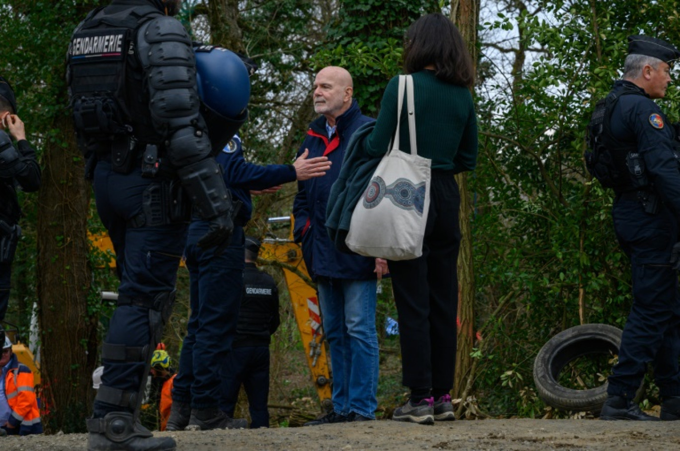 Le rapporteur spécial de l'ONU, Michel Forst, sur la ZAD de l'A69, le 22 février 2024 à Saïx, dans le Tarn © Ed JONES