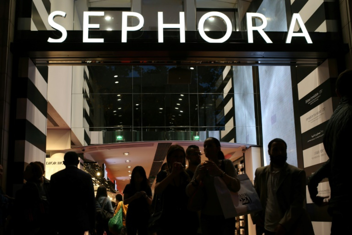 Le magasin Sephora des Champs-Elysées à Paris le 28 septembre 2013 © KENZO TRIBOUILLARD