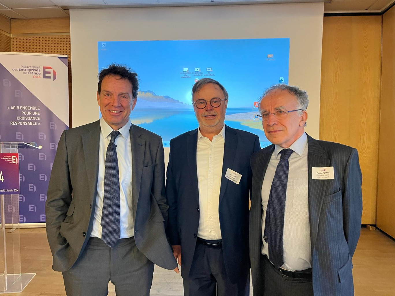 (de g à dr.) Geoffroy Roux de Bézieux, président d'honneur du Medef France, Luc Baijot, président Medef Oise et Patrice Pennel, président Hauts-de-France ont félicité la résilience des entreprises.