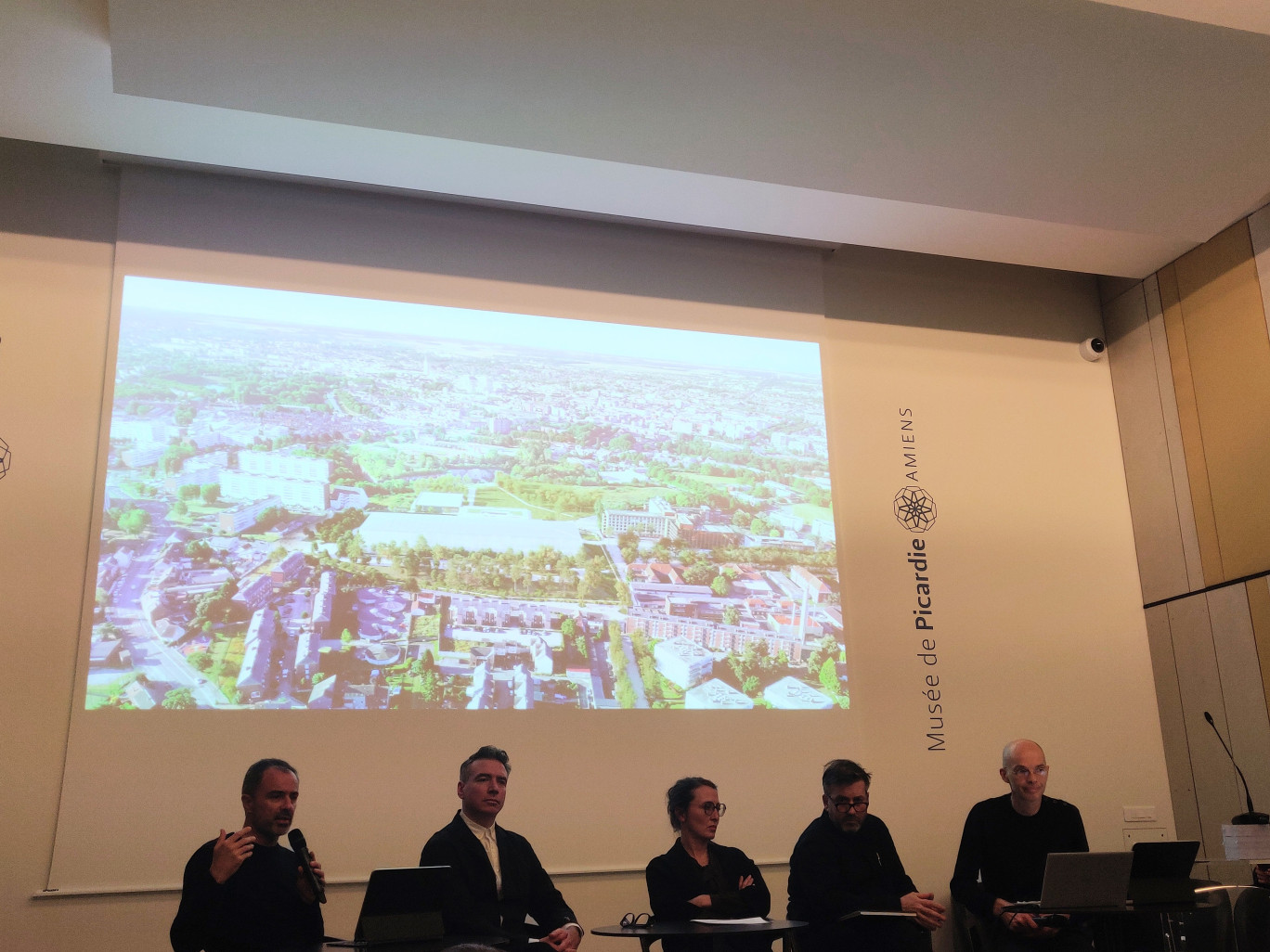 Pierre-Alain Trévelo (TVK), Kevin Carmody (Carmody Groarke), Alice Mahin (Atelier Roberta), Andy Groarke (Carmody Groarke) et Antoine Viger-Kohler (TVK). (@Aletheia Press/DLP)