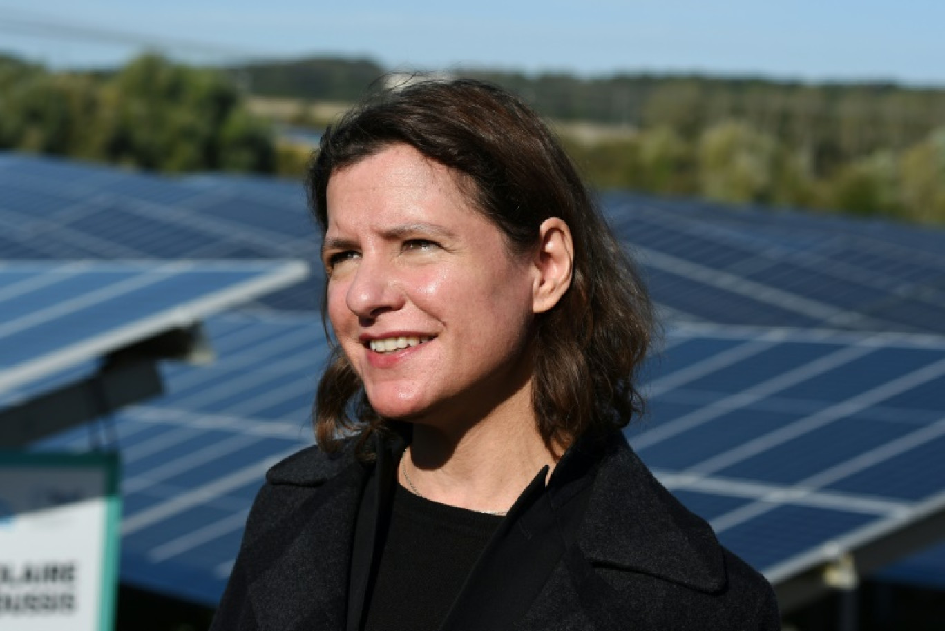 Catherine MacGregor, cheffe d'entreprise du groupe énergétique Engie, assiste à l'inauguration du parc solaire de Marcoussis, en Essonne, le 4 octobre 2021 © Eric PIERMONT