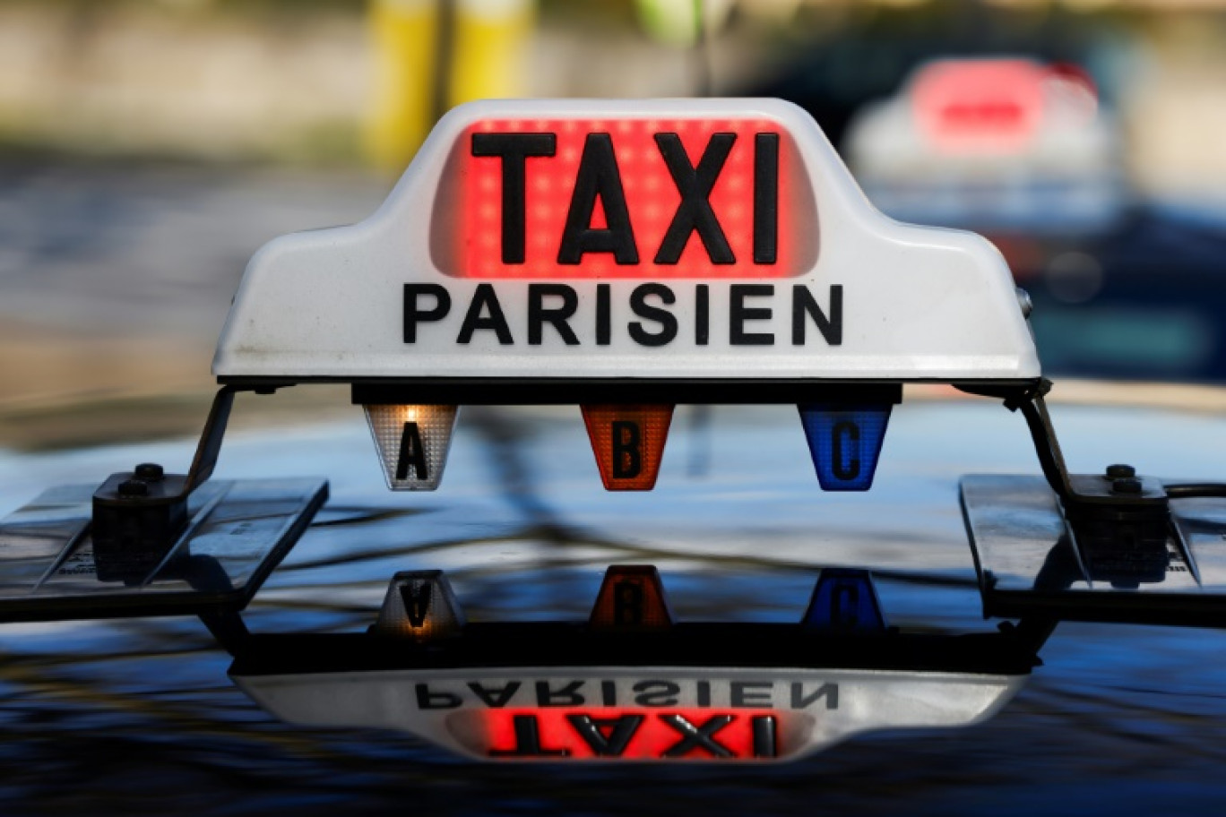 Manifestation de chauffeurs de taxi à Paris, le 4 mars 2024 © Ludovic MARIN