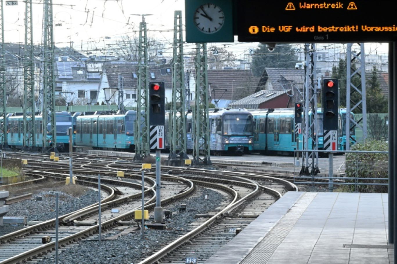 Un train de la compagnie ferroviaire allemande Deutsche Bahn à la gare principale de Francfort-sur-le-Main, le 25 janvier 2024 © Kirill KUDRYAVTSEV