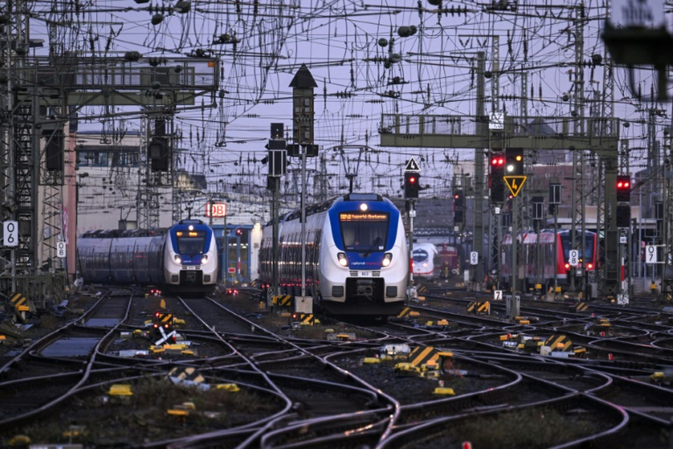 Des quais déserts à la gare de  Francfort pendant une grève des cheminots, le 7 mars 2024 en Allemagne © Kirill KUDRYAVTSEV