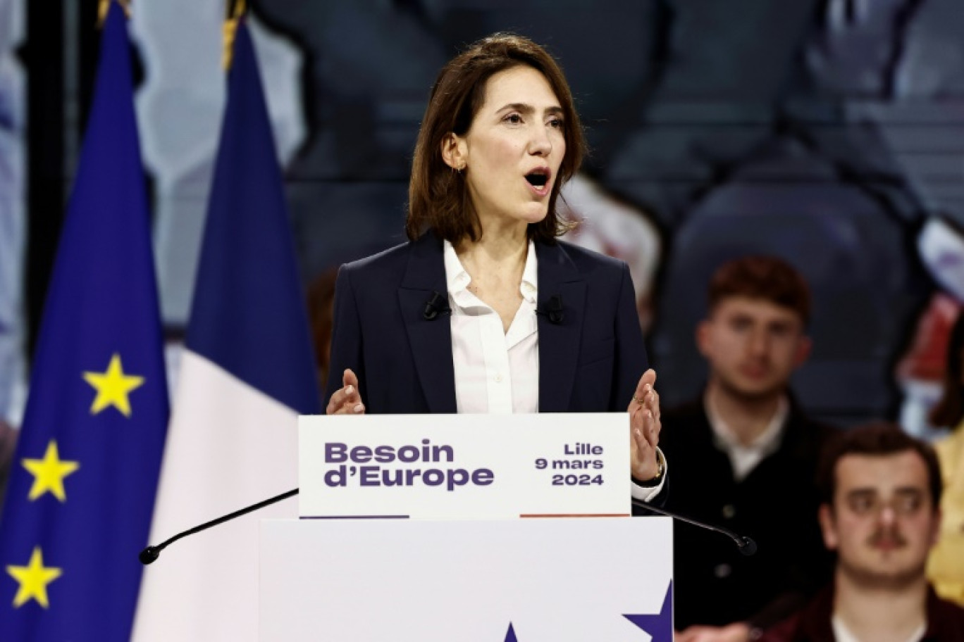 La tête de liste macroniste aux élections européennes Valérie Hayer (D) lors du lancement de la campagne des élections européennes de la majorité présidentielle à Lille, le 9 mars 2024 © Sameer Al-Doumy