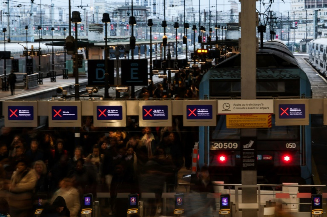 A quatre mois de l'ouverture des Jeux olympiques, la SNCF n'est pas en mesure de mettre en vente les billets au départ ou à l'arrivée de trois gares parisiennes le 26 juillet, jour de la cérémonie d'ouverture, en raison d'incertitudes sur l'accès © Ian LANGSDON