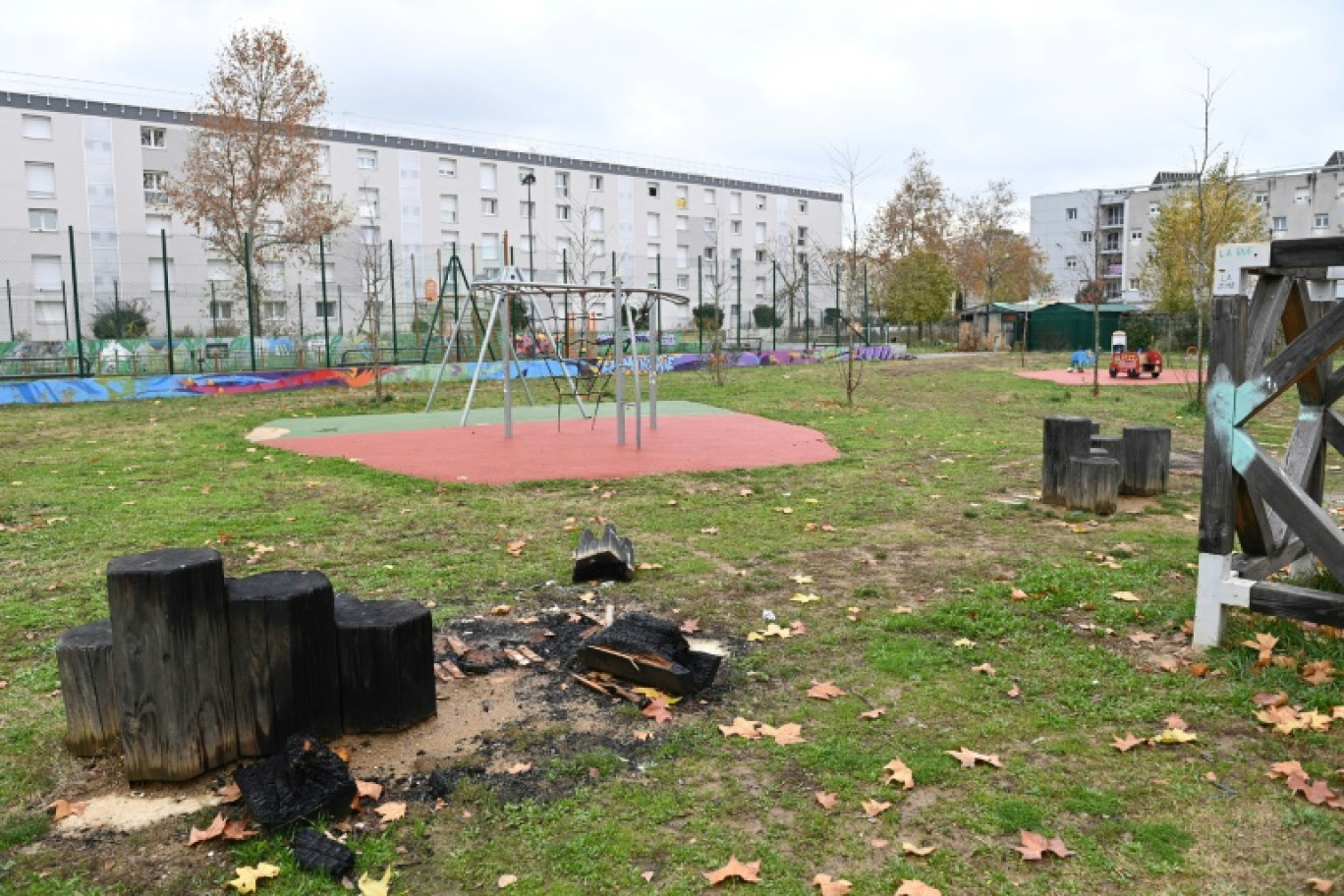 Un terrain de jeu dans la cité de la Monnaie à Romans-sur-Isère, où habitent certains des suspects interpellés dans l'enquête sur la mort de Thomas à Crépol, le 2 décembre 2023 © Sylvain THOMAS