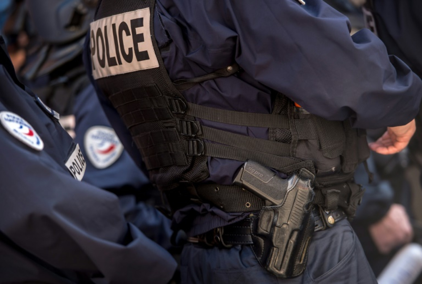 L'élève de 15 ans arrêté après avoir menacé d'un couteau la principale d'un collège de la banlieue de Dijon, en cours de présentation à un juge d'instruction © PHILIPPE HUGUEN