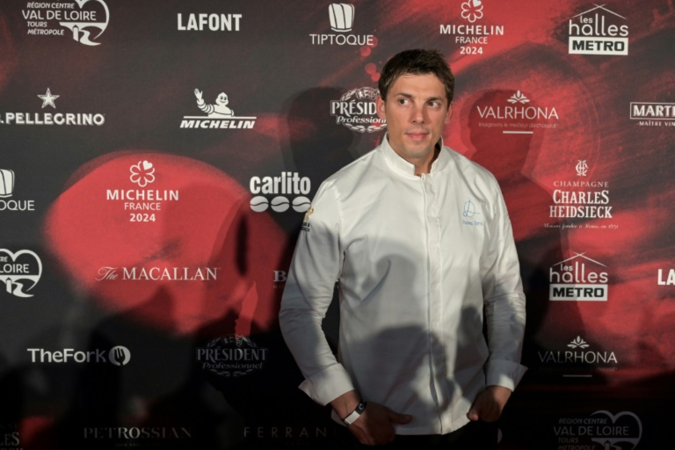 Fabien Ferre, chef triplement étoilé de La Table du Castellet (Var), lors d'un photocall dans le cadre de la cérémonie de remise des prix du Guide Michelin France 2024 à Tours, le 18 mars 2024 © GUILLAUME SOUVANT