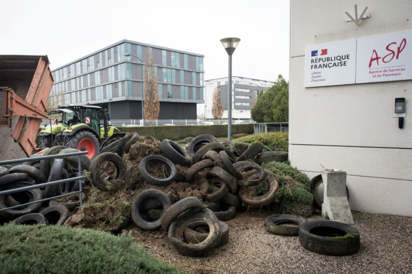 Manifestation d'agriculteurs devant l'Agence de services et de paiement, le 18 mars 2024 à Toulouse © Matthieu RONDEL