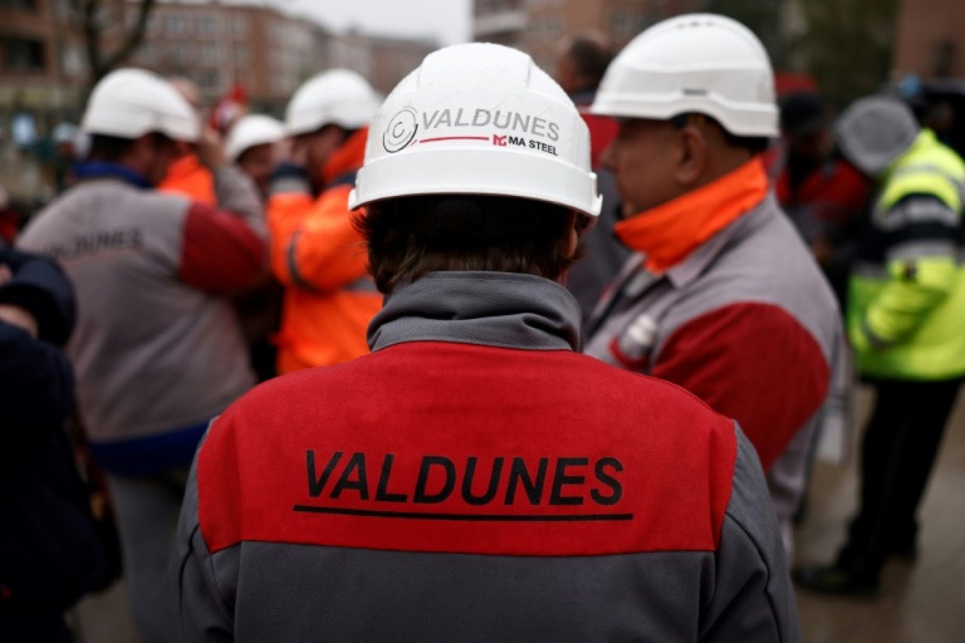 Photo d'archives d'une manifestation des employés de Valdunes en marge de la visite d'Emmanuel Macron à Dunkerque, le 12 mai 2023 © Sameer Al-Doumy