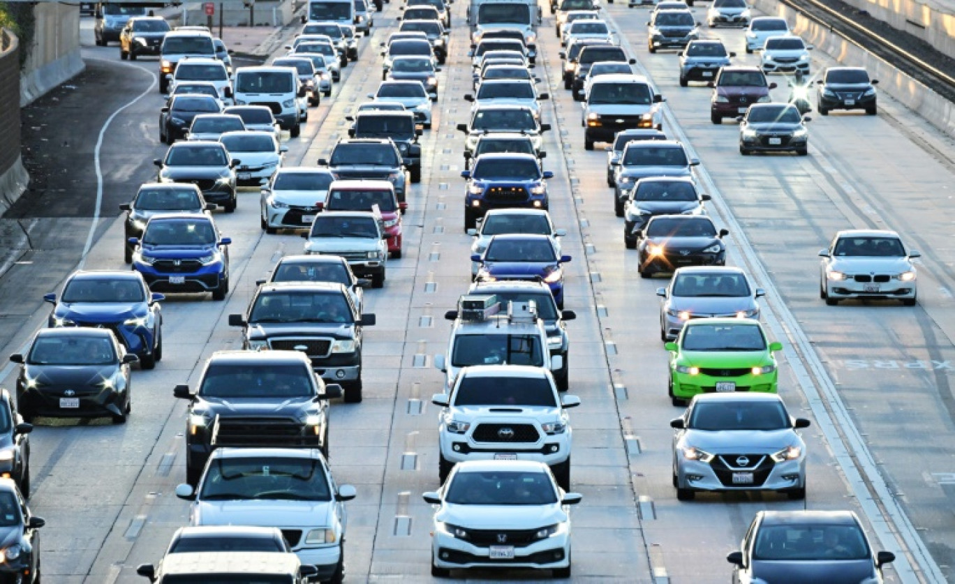 Des voitures sur une autoroute à Los Angeles le 25 janvier 2024 © Frederic J. BROWN