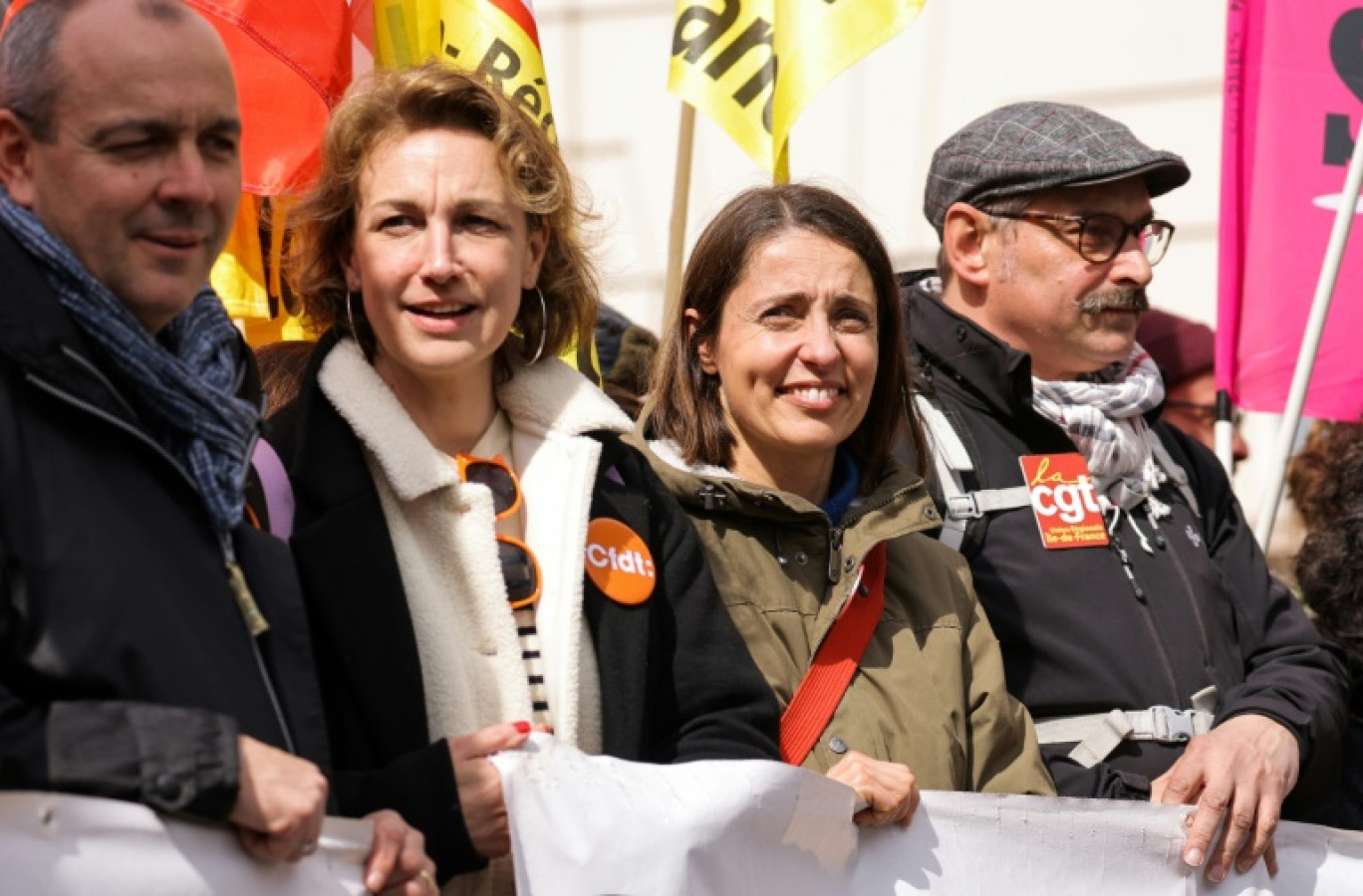 Marylise Léon (2e. à g.), aujourd'hui secrétaire générale de la CFDT, et Sophie Binet (3e à g.), la leader de la CGT, lors d'une manifestation contre la réforme des retraites, à Paris, le 6 avril 2023 © Thomas SAMSON