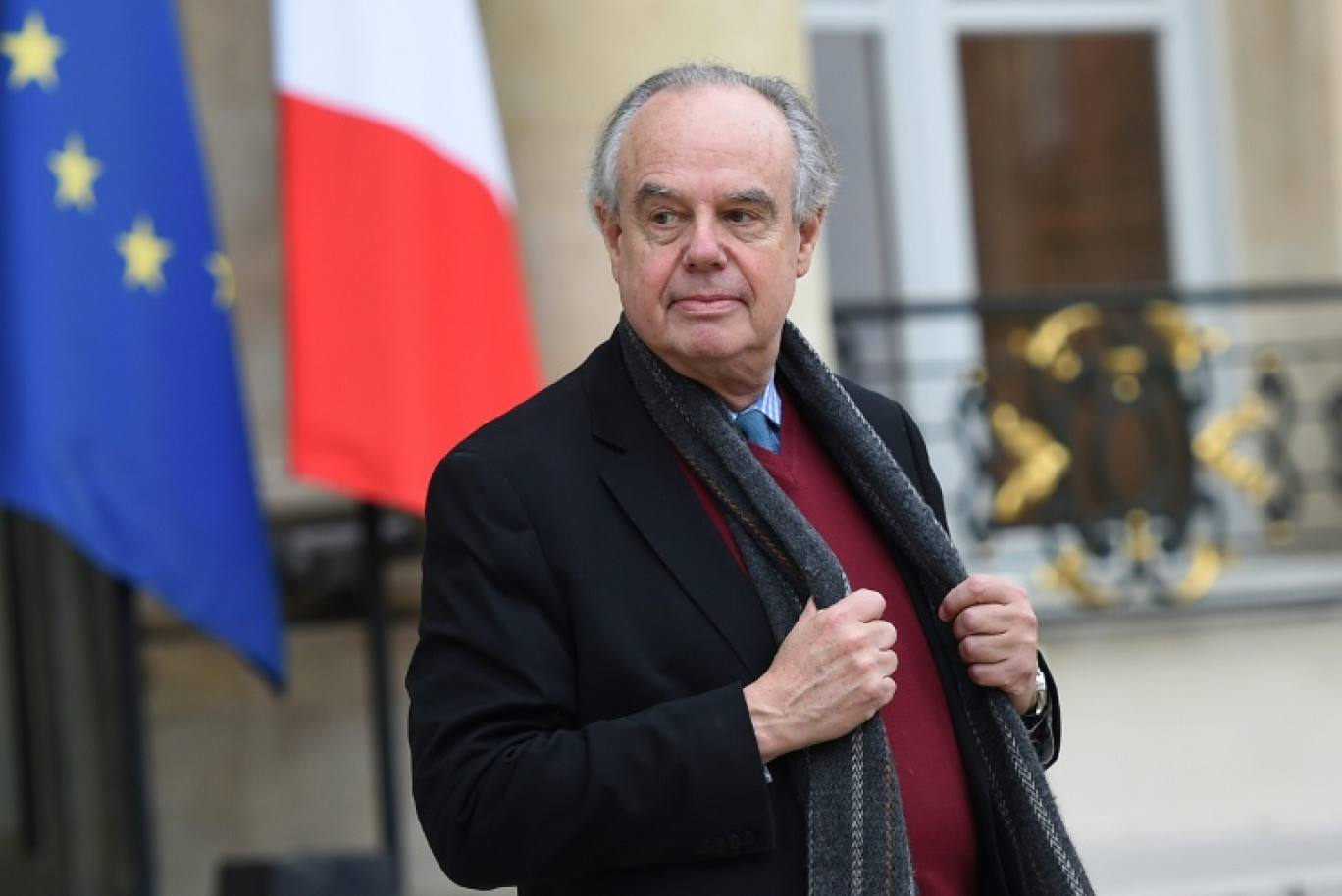 Frédéric Mitterrand, alors ministre de la Culture, sur le perron de l'Elysée, le 8 décembre 2015 à Paris © STEPHANE DE SAKUTIN