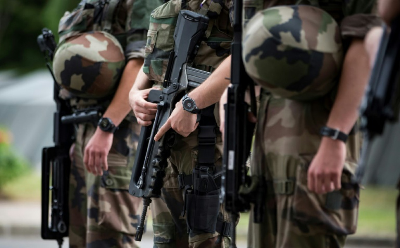 Auatorze jeunes hommes, jugés pour désertion, ont fait part de leurs désillusions au sein de l'armée, devant la chambre militaire du tribunal correctionnel de Bordeaux © IAN LANGSDON