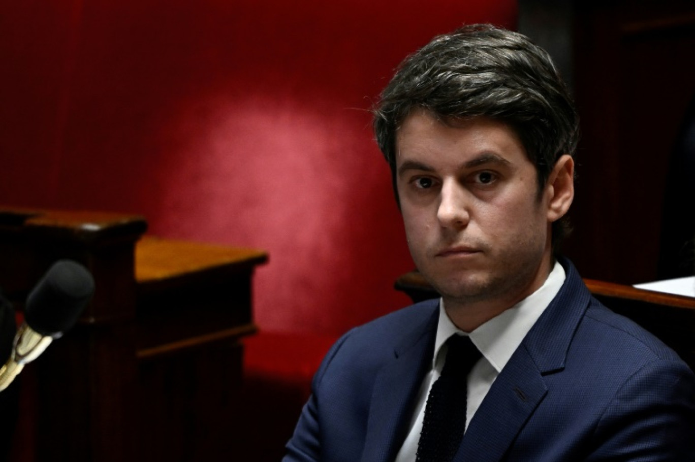 Le Premier ministre Gabriel Attal, deuxième à droite, entouré de plusieurs ministres, à Matignon, à Paris, le 27 mars 2024 © Thomas SAMSON