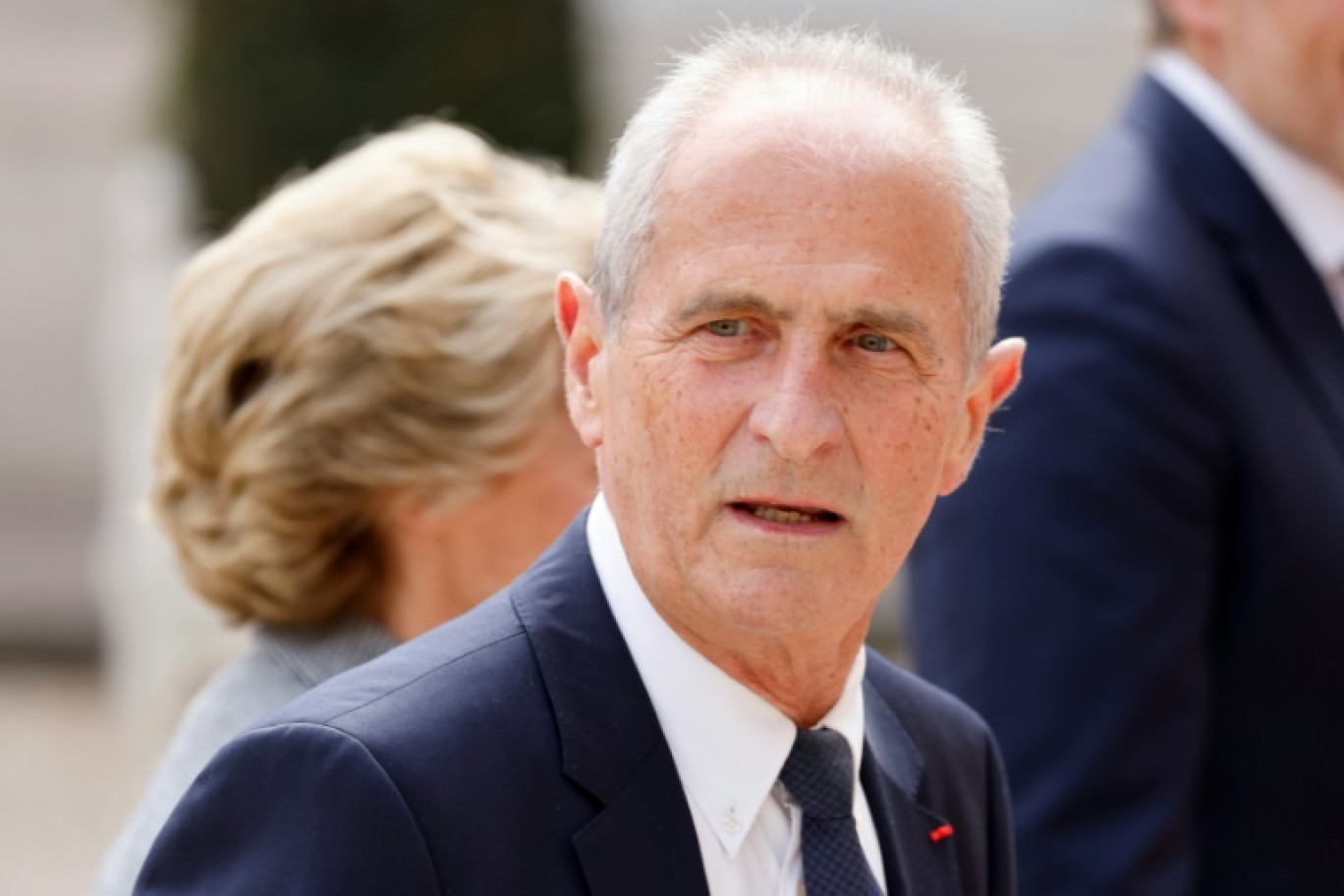 Hubert Falco, alors maire de Toulon, arrive au palais de l'Elysée à Paris pour assister à l'investiture d'Emmanuel Macron le 7 mai 2022 © Ludovic MARIN