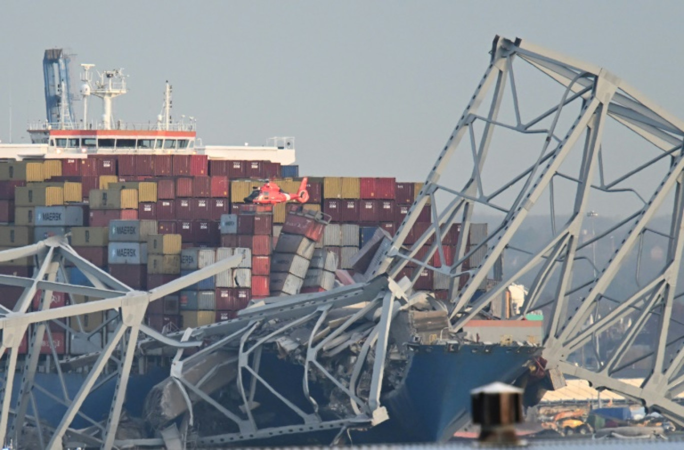 Le pont Francis Scott Key effondré après avoir été percuté par un porte-conteneurs, le 26 mars 2024 à Baltimore, dans le Maryland © ROBERTO SCHMIDT